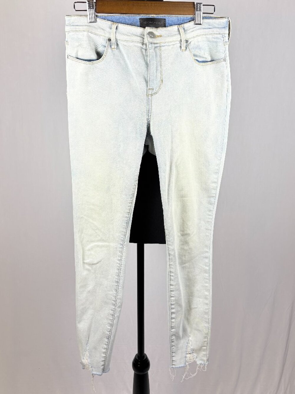 Kendall + Kylie | The Ultra Babe Lt Wash Distressed Skinny Jeans | 28 | Raw Hem